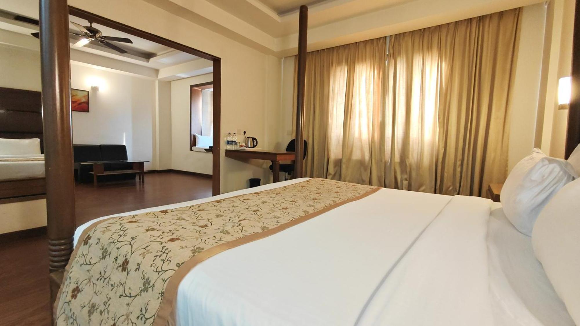 Hotel The Sky Imperial, Udaipur Exterior foto