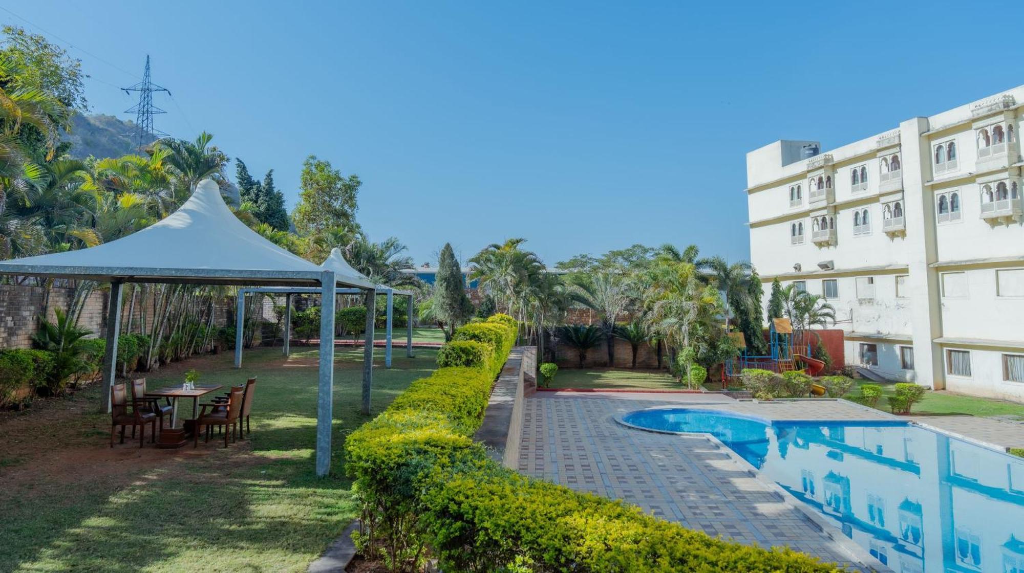 Hotel The Sky Imperial, Udaipur Exterior foto