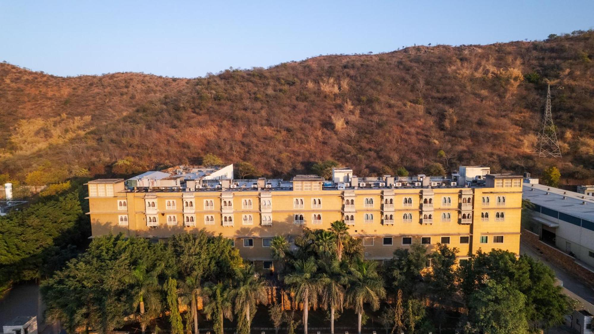 Hotel The Sky Imperial, Udaipur Exterior foto