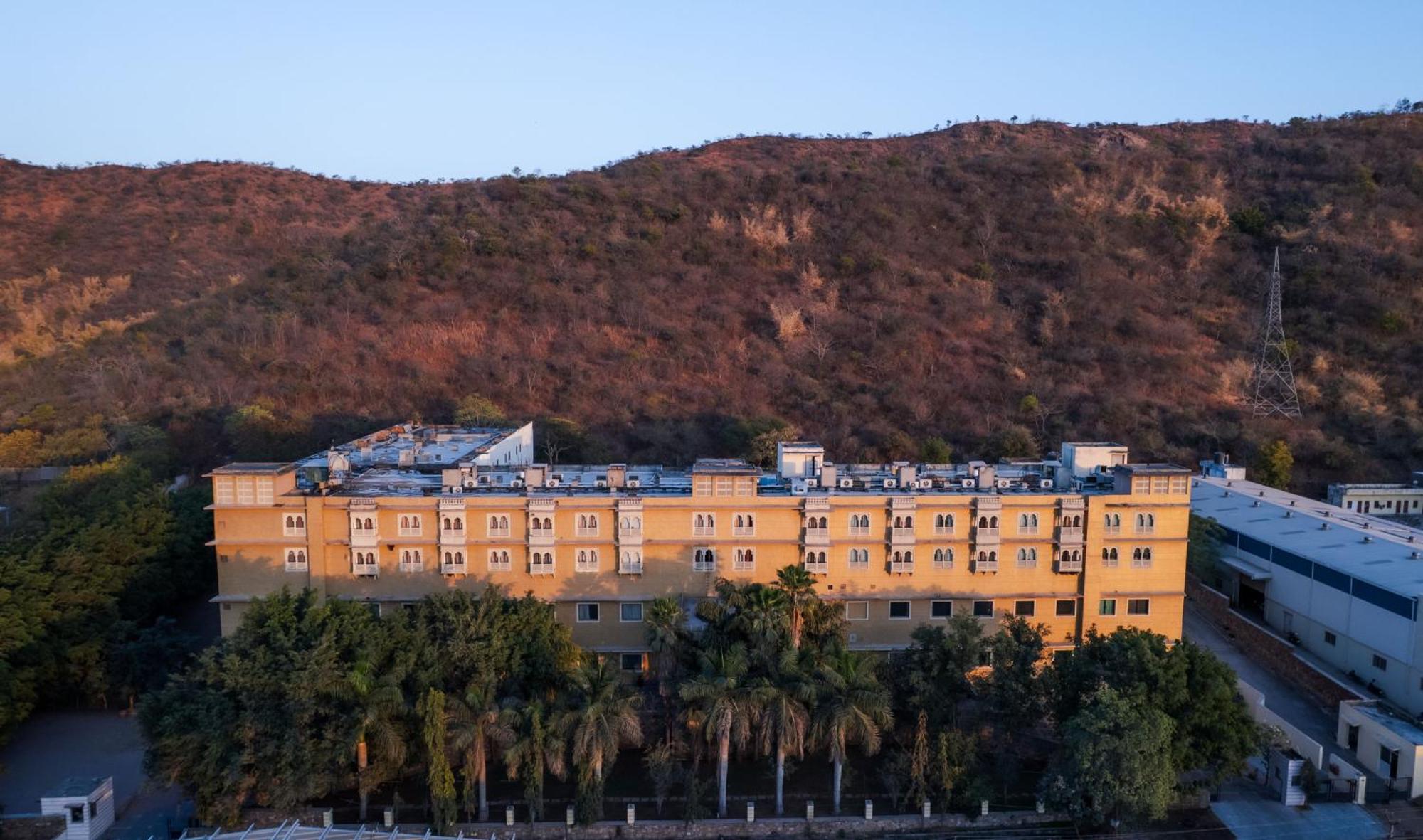 Hotel The Sky Imperial, Udaipur Exterior foto