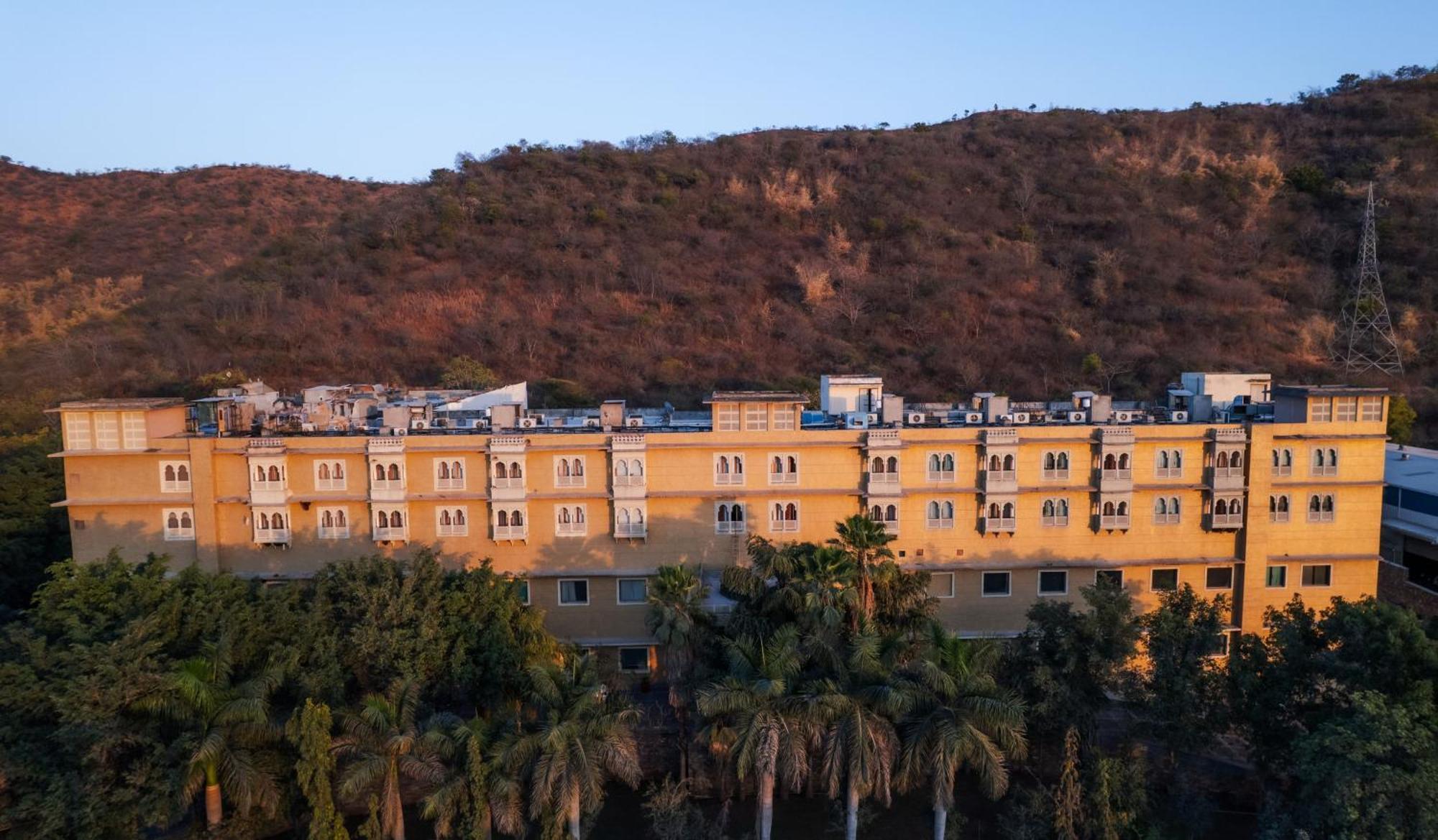 Hotel The Sky Imperial, Udaipur Exterior foto