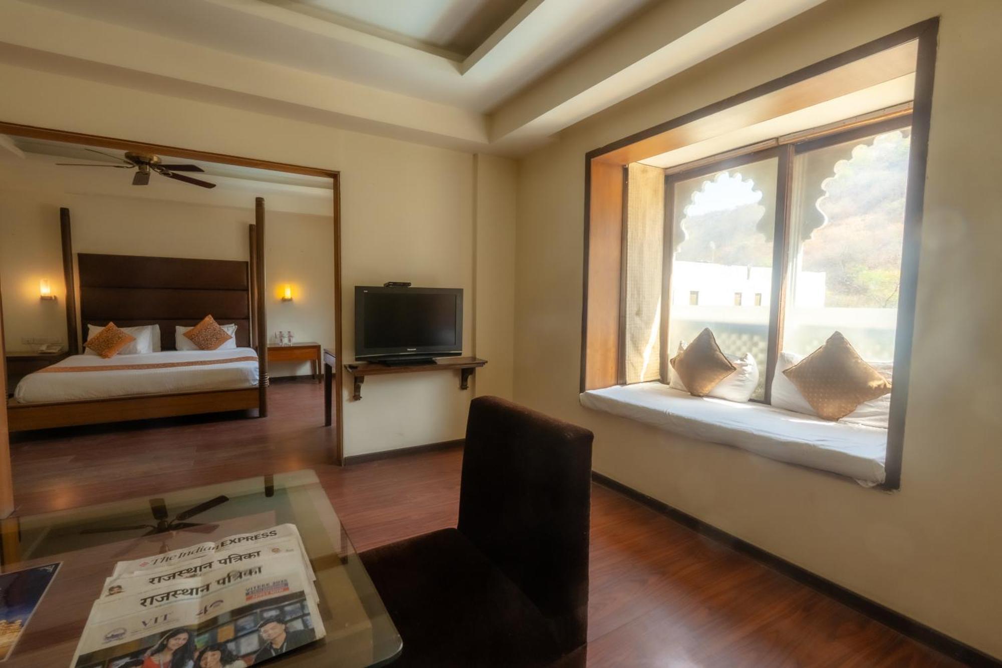 Hotel The Sky Imperial, Udaipur Exterior foto